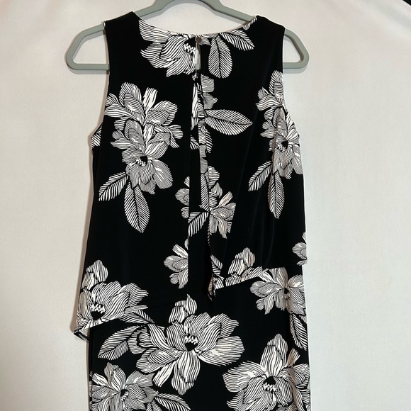 Chico's Black and White Asymmetrical Floral Dress Chico’s size 0 - Picture 11 of 12